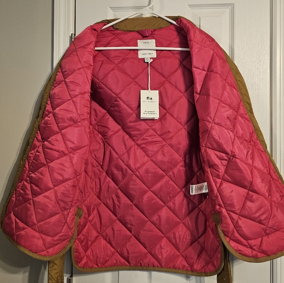 Free Assembly Quilted Vest - Picture 4 of 6